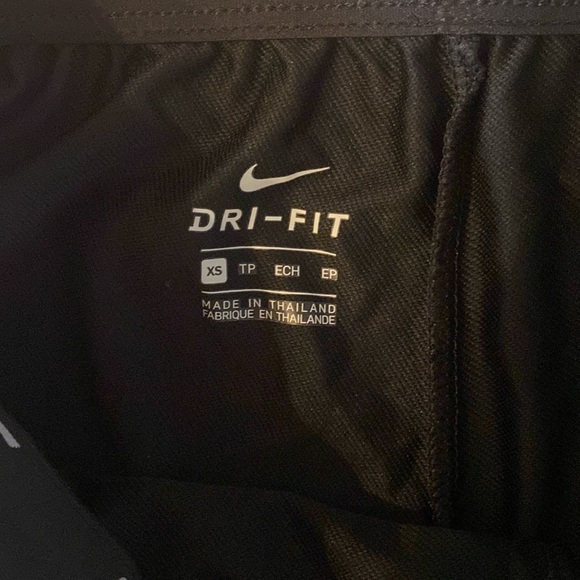 Nike Black Athletic Shorts - Picture 3 of 4